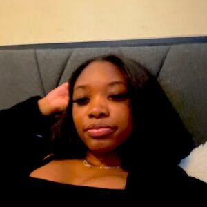 Meet your Posher, Alexis